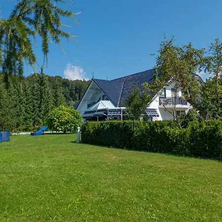 Apartment Modrin *